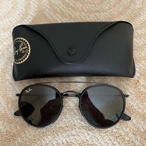 Black Rayban sunglasses with bridge